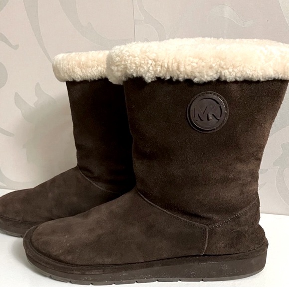 Michael Kors Size 10 MK Brown
Suede Leather Winter Boots Sheep
Fur Lined Booties - Picture 2 of 12